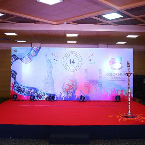 In backdrop Mau in backrop 1