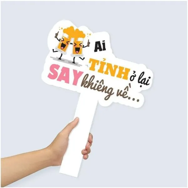 Trang chủ Nếu bạn có thời gian, khéo tay và muốn tiết kiệm chi phí tối đa, việc tự làm hashtag cầm tay tại nhà hoàn toàn khả thi