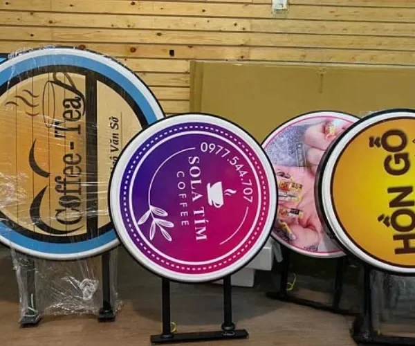 Biển Vẫy Mica Trong Sáng Nét Cac mau bien vay mica dep doc dao tai Quang Cao 24H