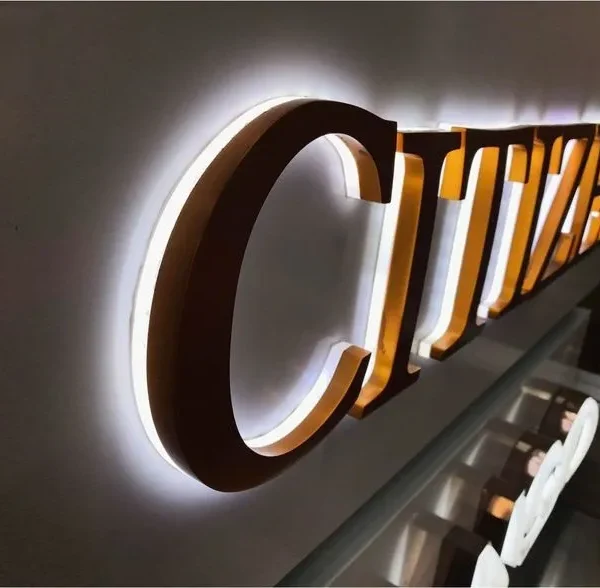 Chữ Inox Hắt Sáng Chân Đẹp Mắt