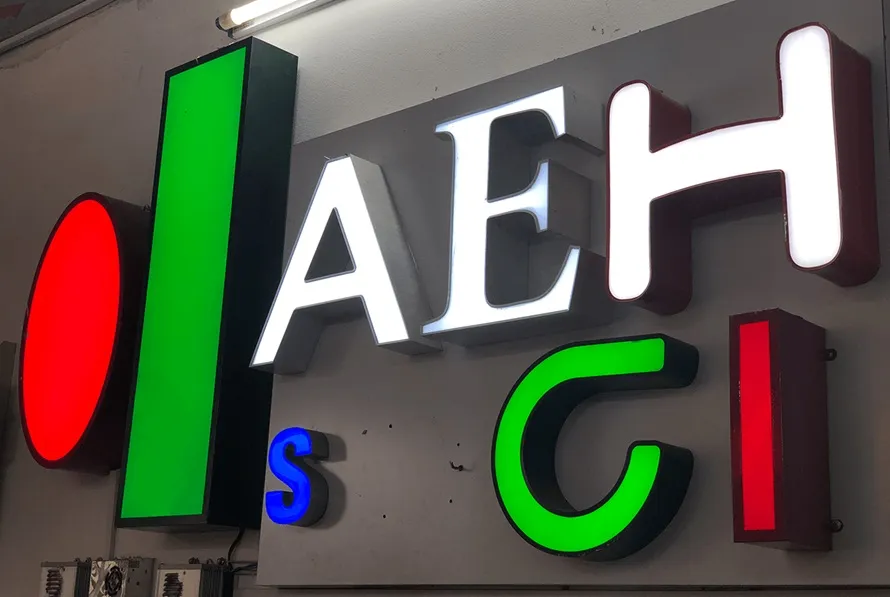 Chữ Mica Cắt CNC Sắc Sảo Chu mica