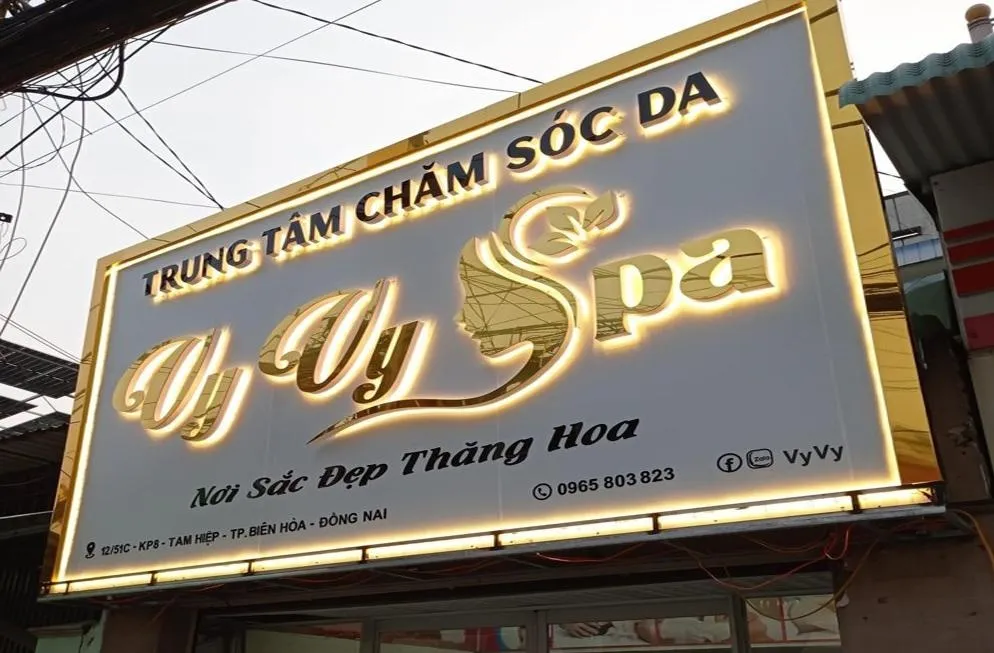 Bảng Hiệu Tiệm Nail Hút Mắt Mot bien hieu tiem nail chuyen nghiep se tao dung niem tin va thu hut khach hang ghe tham ngay tu cai nhin dau tien