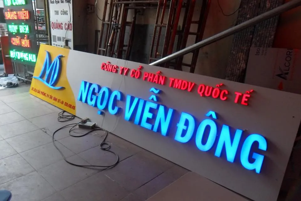 Chữ Nổi Alu Gương Sang Trọng Quang Cao 24h luon san sang dap ung moi nhu cau lam chu noi alu cua quy khach hang