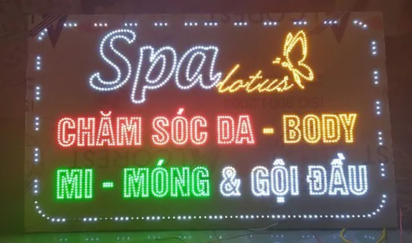 Biển LED Vẫy Spa Sang Trọng Quy trinh lam bien led vay spa tai Quang Cao 24H