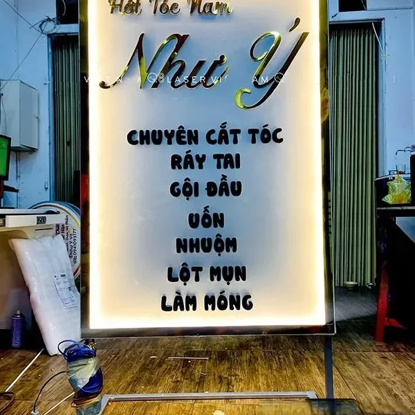 Biển Vẫy Đứng Ngoài Trời Bền Đẹp Quy trinh lam bien vay dung chuyen nghiep tai Quang Cao 24H