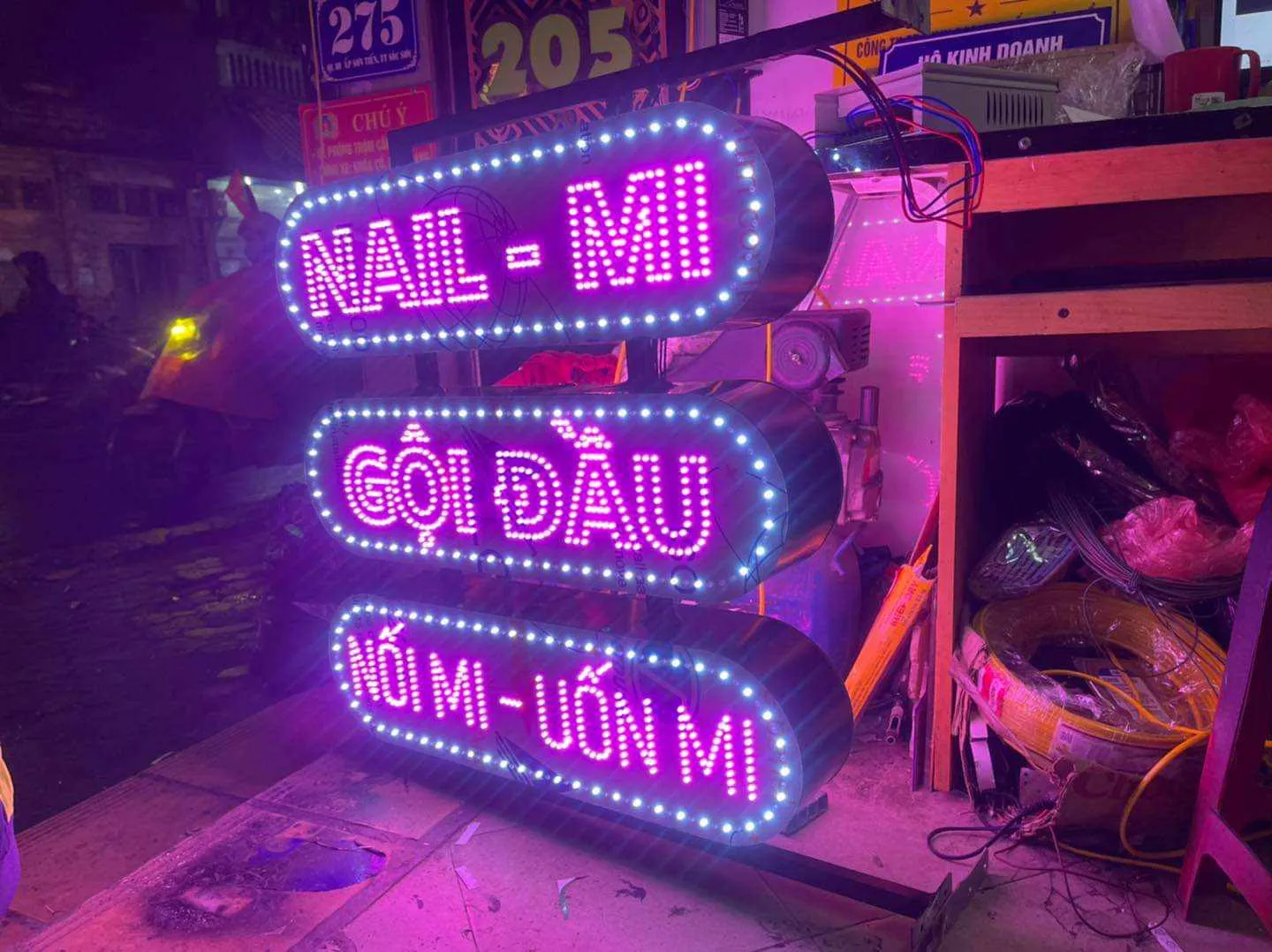 Biển Vẫy LED Sáng Mạnh Quy trinh lam bien vay led chuyen nghiep tai Quang Cao 24H