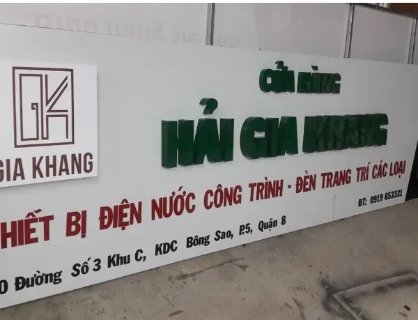 Bảng Hiệu Alu Sang Trọng – Bền Đẹp Uu diem noi bat cua bang hieu hop den alu la kha nang tao hieu ung anh sang an tuong