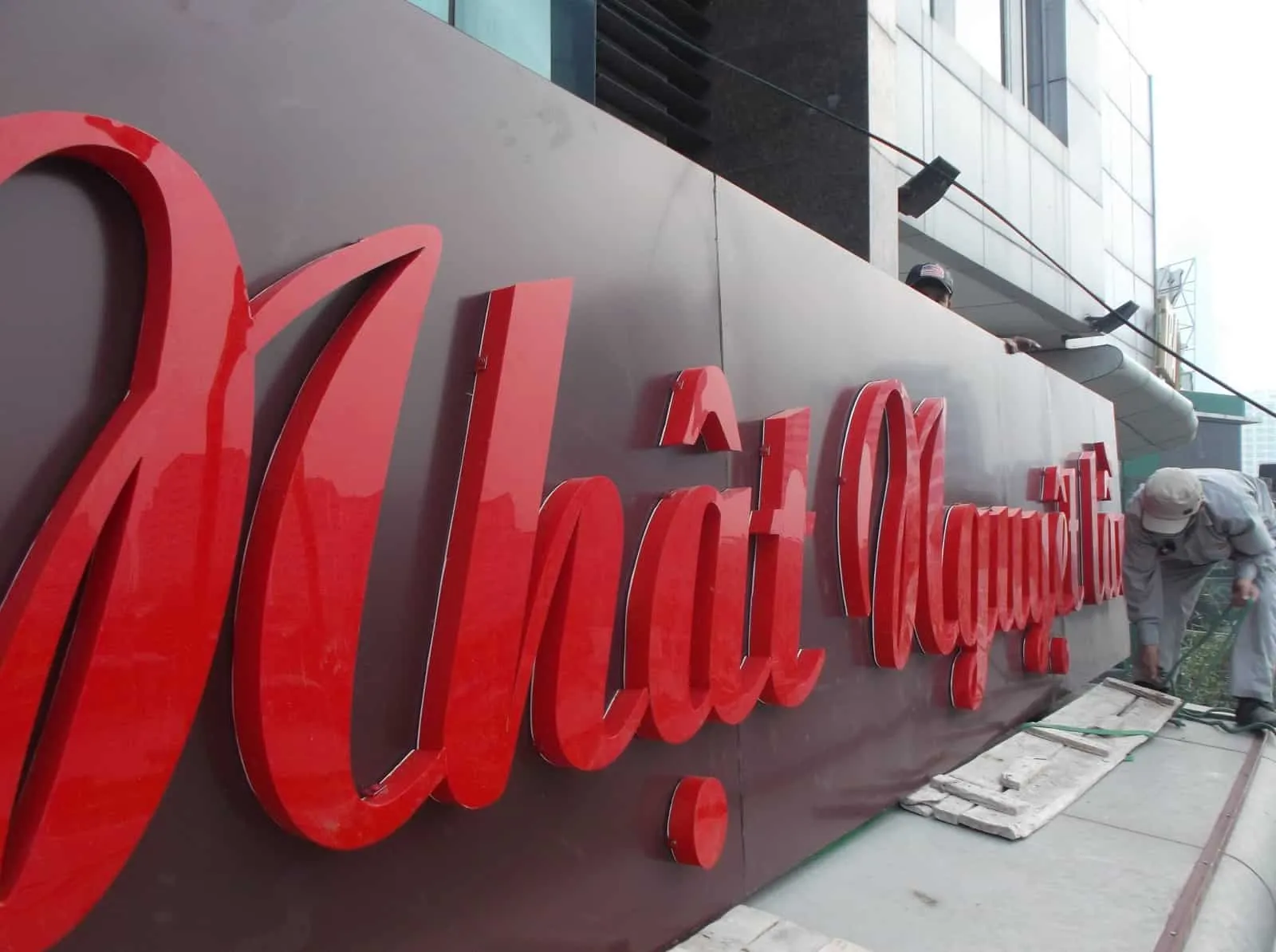 Chữ Mica Cắt CNC Sắc Sảo bien chu noi mica