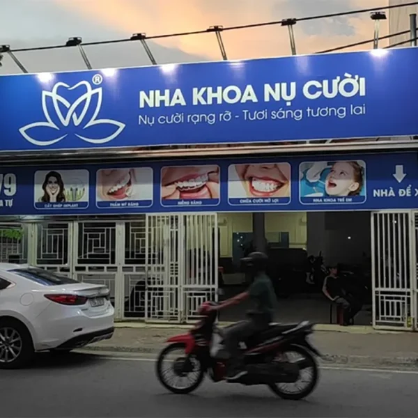 Biển Quảng Cáo Nha Khoa Chuyên Nghiệp bien hieu quang cao cho nha khoa nu cuoi 1