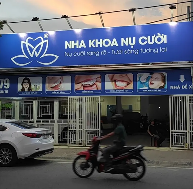 Biển Quảng Cáo Nha Khoa Chuyên Nghiệp bien hieu quang cao cho nha khoa nu cuoi 1