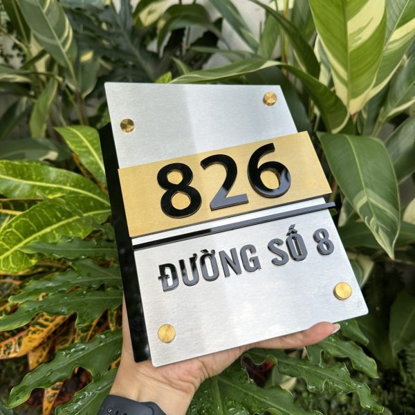 BẢNG, BIỂN SỐ NHÀ, Nền Inox 304 Bạc xước + Vàng xước, Số nổi mica. Cao cấp BSN-QC24H018