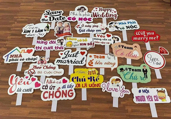 Mẫu bảng hashtag cầm tay chụp hình đẹp