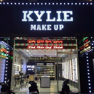 Alternative view of Mẫu bảng hiệu makeup đáng yêu