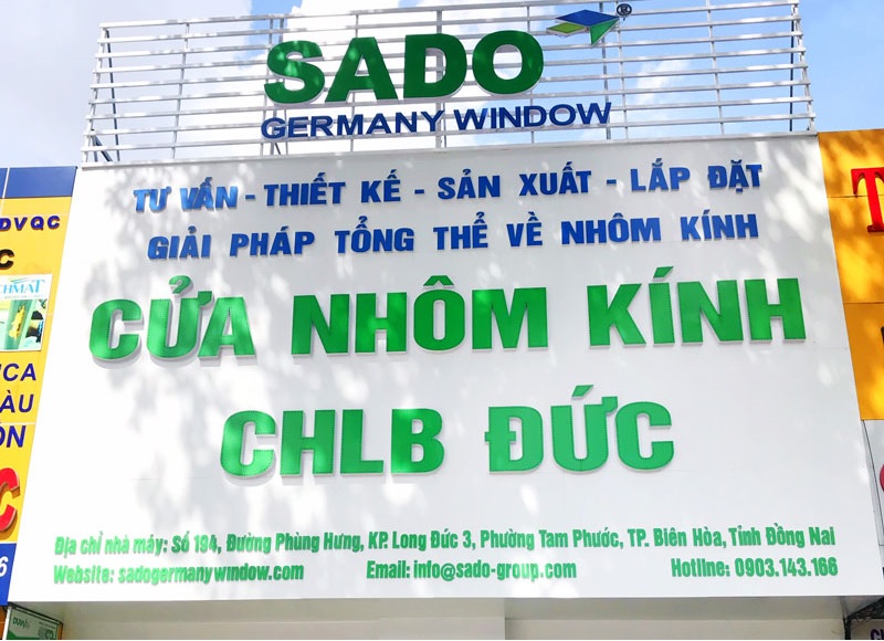 Mẫu bảng hiệu nhôm kính Xingfa đẹp