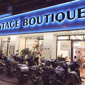 Bảng hiệu shop quần áo thời trang