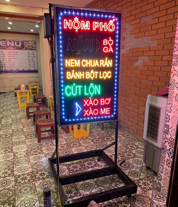 Mẫu bảng hiệu đứng quảng cáo đẹp - Ảnh 18