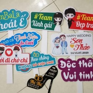 Alternative view of Mẫu bảng hashtag cầm tay chụp hình đẹp