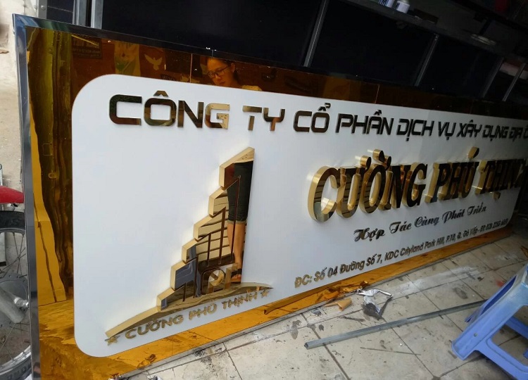 Logo bảng hiệu chữ nổi mica - Ảnh 4