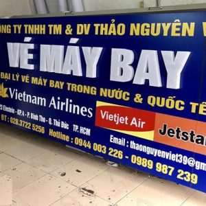 Bảng hiệu phòng bán vé máy bay