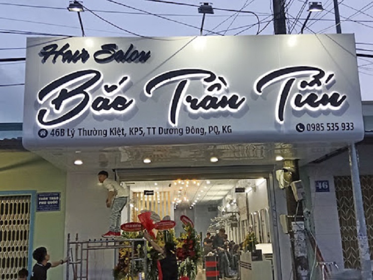 Biển quảng cáo tóc và móng hot - Ảnh 2